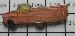 510d Pin's Pins / Beau Et Rare / AUTOMOBILES / GRANDE VOITURE ROSE USA ANNEES 50/60 - Altri