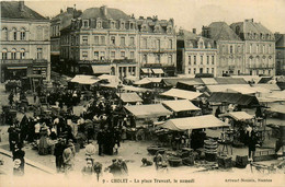 Cholet * La Place Travost , Le Samedi * Foire Marché Marchands * Commerces Magasins - Cholet