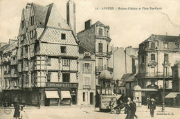 Angers * Place Ste Croix * Pissotière * Commerce Magasin Ornements D'Eglise - Angers