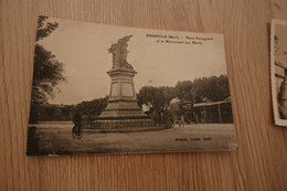 CPA 30 Gard Bagnols Place Bourgneuf Et Le Monument Aux Morts - Bagnols-sur-Cèze