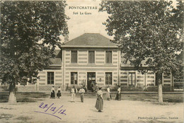 Pontchâteau * La Place De La Gare Du Village - Pontchâteau