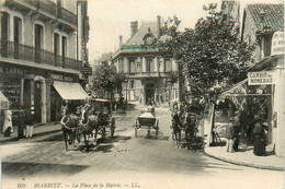 Biarritz * La Place De La Mairie * Attelage - Biarritz