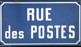 Plaque En émail "Rue Des Postes", 45x25cm. - TB (1e Pièce Vue) - Stamp Boxes