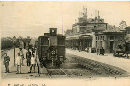 Dreux * Vue Sur La Gare * Train Wagons * Ligne Chemin De Fer - Dreux