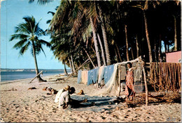 (1 K 66 ) (OZ) Guinea / Guinée - Plage De Pêcheurs - Fisherman Beach (posted To France) - Guinée