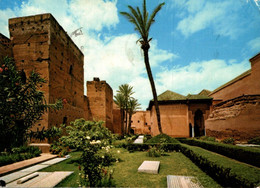 Marrakech Les Tombeaux Saadiens Et Les Jardins    CPM Ou CPSM - Marrakech