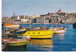 Cpsm Dentelée, Chalutiers Dans Le Vieux Port De Marseille. - Fischerei