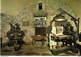 Moulin Richard De Bas, AMBERT (Puy-de-Dôme) Impression à La Presse à Bras Sur Papier Fleuri Richard De Bas - Artisanat