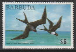 BARBUDA - N°207 ** (1974) 5d Oiseaux : La Frégate - Barbuda (...-1981)