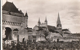 LE PUY NOTRE DAME. - Restes Des Remparts Du XVè - Sanctuaire Marial - Relique. CPSM 9x14 - Autres & Non Classés