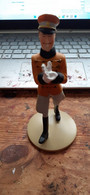 Le Roi MUSKAR Enfile Ses Gants TINTIN Le Sceptre D'ottokar HERGE Moulinsart 2012 - Estatuas En Resina