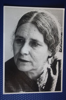 British Novelist. Writer Doris Lessing - PHOTO PORTRAIT - OLD Postcard 1970s Nobel Prize - Nobel Prize Laureates