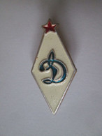 Ukraine Football Insigne De Revers/lapel Badge:Dinamo Kiev Vers/around 1970,size=30 X 14 Mm - Football