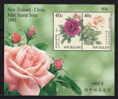 Nouvelle Zelande Yvert Bloc 117 ** Emission Commune Avec La Chine - Joint Issue With China - Roses - Blocchi & Foglietti