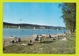 25 MALBUISSON Vers Pontarlier Plage Des Landes En 1974 Voiliers Baigneurs Et Baigneuses Au Bord Du Lac VOIR DOS & Flamme - Pontarlier