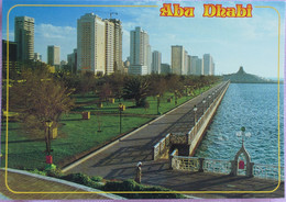 Carte Postale : Emirats Arabes Unis , U. A. E. : ABU DHABI : Cornicher Road, En 1993 - United Arab Emirates