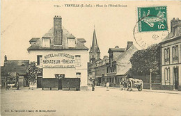 76 YERVILLE - Place De L'Hôtel Bréant. Devant L'Hôtel Des Voyageiurs - Yerville