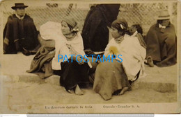 192962 EQUATOR ECUADOR OTAVALO COSTUMES NATIVE UN DESCANSO DURANTE LA FERIA DAMAGED CIRCULATED TO URUGUAY POSTCARD - Equateur