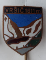 VRSIC 1611m  Skiing Alpinism, Mountaineering Slovenia Ex Yugoslavia Vintage Enamel Pin - Alpinism, Mountaineering