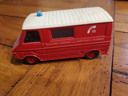 VEHICULE DE POMPIER CITROEN C35  SECOURS D'URGENCE AUX ASPHYXIES ET BLESSES  SOLIDO 1/50e - Solido