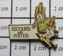 1210 Pin's Pins / Beau Et Rare / THEME : SPORTS / SKI SECOURS DES PISTES CIVIERE - Sports D'hiver