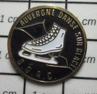 1310 Pin's Pins / Beau Et Rare / SPORTS / PATINAGE ARTISTIQUE PATIN A GLACE DANSE AUVERGNE SGAC - Eiskunstlauf