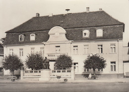 D-17153 Stavenhagen - Fritz-Reuter-Literatur-Museum - Mit Denkmal  ( Echt Foto) - Neubrandenburg