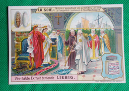 Chromo - Liebig - La Soie - N°4 - Moines Apportant Les Premiers Cocons à L'Empereur Justinien à Constantinople - Liebig