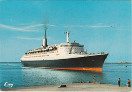 CHERBOURG  50 MANCHE  CPM  LE QUEEN ELISABETH II DANS LE PORT - Cherbourg