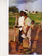 Niger BERMO Carnet Photo,couple Avec Enfant Pilant Le Mil Ou Autre - Niger