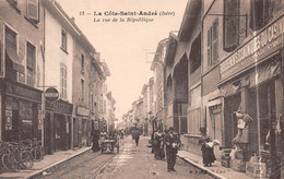 La COTE-SAINT-ANDRE (Isère) - La Rue De La République - Cycles Fournier, Ets Eco Du Casino N'262, Voie Ferrée Du Tramway - La Côte-Saint-André