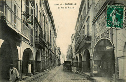 La Rochelle * La Rue Du Palais * Commerces Magasins Arcades * Parfumerie Brosserie - La Rochelle