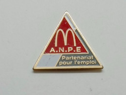 Pin's McDonald's - McDo A.N.P.E. Partenariat Pour L'Emploi - Pins MacDonald - Pin Badge Mac Donald's - McDonald's