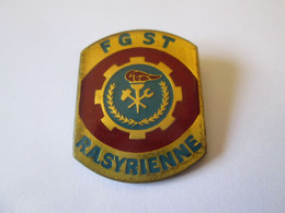 Insigne/Badge Vintage Syrie Federation Syndicale/ Syria Trade Union Federation Des Annees 70/from The 70s - Associations