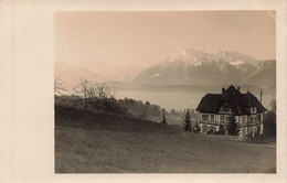 CPA Suisse - Carte Photo D'une Maison à Colombages - Devant Des Montagnes Enneigées - Mon