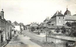 MONTBOZON - La Rue Du Pont Et L'ancien Couvent Des Dominicains.. - Montbozon