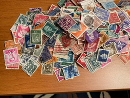 Vrac De Centaines De Timbres De Tout Pays Et Tout état, Sans France, Ni Monaco, Ni Andorre - Vrac (min 1000 Timbres)