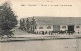 CPA Clermont Ferrand - Caserne Des Gravanches - L'hirondelle Paris - Tres Animé - Clermont Ferrand