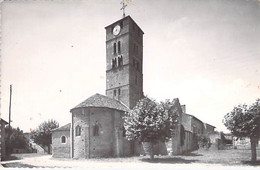 71 - ICHISY L'Eglise (XI°) - CPSM Dentelée N/B Village Format CPA - Saône Et Loire - RELIGION CATHOLIQUE - Andere & Zonder Classificatie