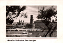 13573  MARSEILLE Les Quais Et La Cathédrale Vus Du Jardin Du Pharo Fort Saint Jean     (Recto-verso) 13 - Parchi E Giardini