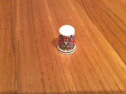 Dé à Coudre Porcelaine «LONDON» (drapeau, Blason) Royaume-Uni - Thimbles