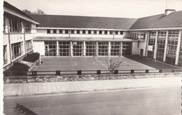 Court-Saint-Etienne - Ecole Technique Provinciale - Cour De Jeux - Court-Saint-Etienne