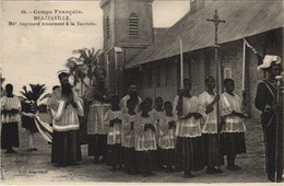 PC BRAZZAVILLE MGR AUGOUARD RETOURNANT A LA SACRISTIE FRENCH CONGO (a28493) - Brazzaville