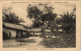 PC MISSIONARIES ENTRÉE D'UN VILLAGE IVORY COAST (a28298) - Côte-d'Ivoire