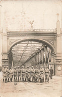CPA Photo Militaria - Souvenir De La Garde - Pont Du Rhin - Groupe De Soldat - Photographie - Photographie