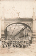 CPA Photo Militaria - Souvenir De La Garde - Pont Du Rhin - Groupe De Soldat - Photographie - Fotografie