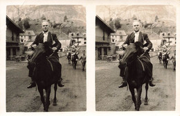 CPA Stereoscopique D'un Homme A Cheval Suivi Par Des Anes - Photographie - Cartes Stéréoscopiques