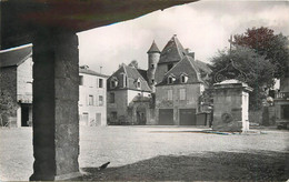 BRETENOUX - La Place Et La Mairie. - Bretenoux