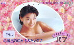 Télécarte Japon * FEMME EROTIQUE (7410) BATH * PHONECARD JAPAN * TELEFONKARTE *  BATHCLOTHES LINGERIE - Mode