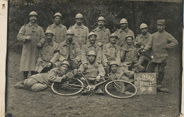 Carte Photo 105 Eme Regiment Infanterie Bataillon Cycliste Guerre 1914 Gourde Et Quart Aluminium Rhum Gnole - Regiments